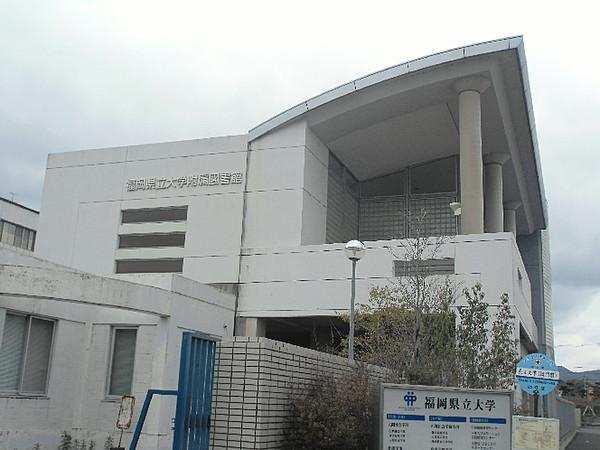 【周辺】福岡県立大学附属図書館（511m）