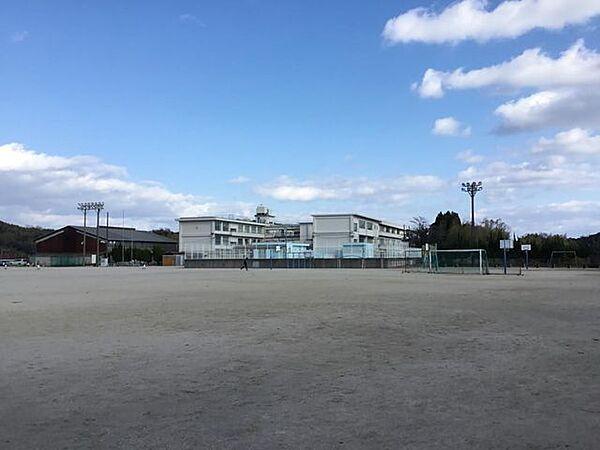 【周辺】名古屋市立平田小学校 徒歩7分。 560m