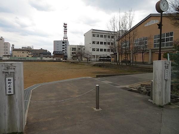 【周辺】長野市立柳町中学校 徒歩 約10分（約800m）