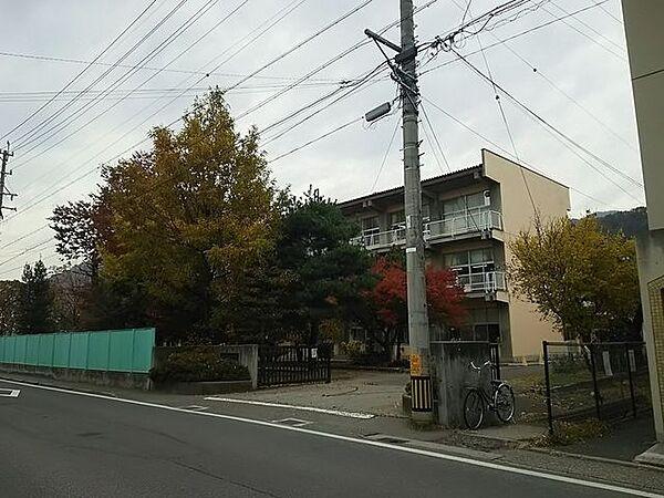 【周辺】加茂小学校 690m
