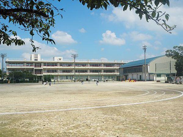 【周辺】【小学校】加須市立礼羽小学校まで1353ｍ