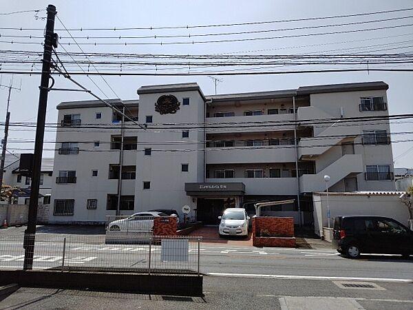【外観】ホワイトを基調とした外観の4階建てマンションです。晴れた日には南側のバルコニーから「富士山」を綺麗にみることができます。