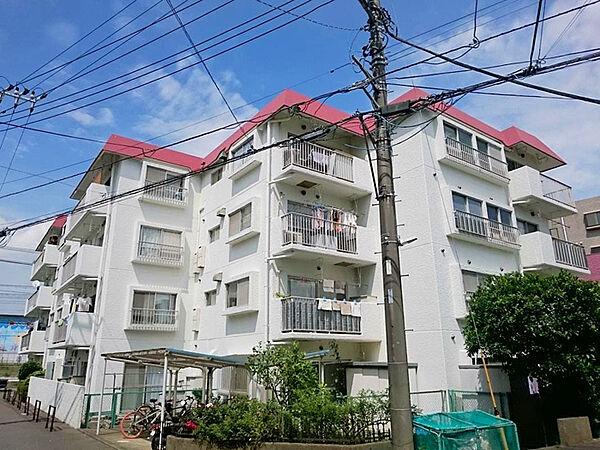 【外観】ホワイトを基調外壁の4階建てのマンションです。ＪＲ東海道本線藤沢駅から徒歩８分の閑静な住宅街に立地し周辺施設も充実。住環境良好です。
