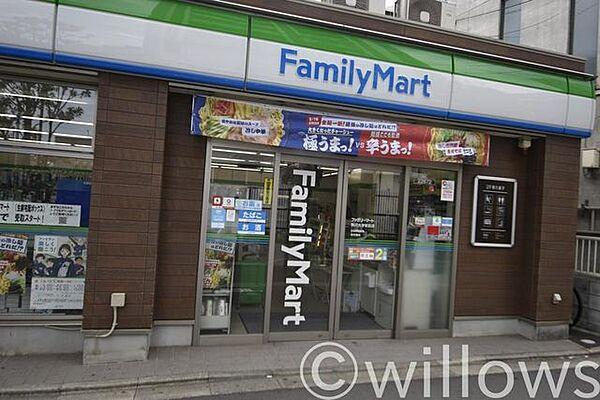【周辺】ファミリーマート駒沢大学駅前店 徒歩4分。 310m