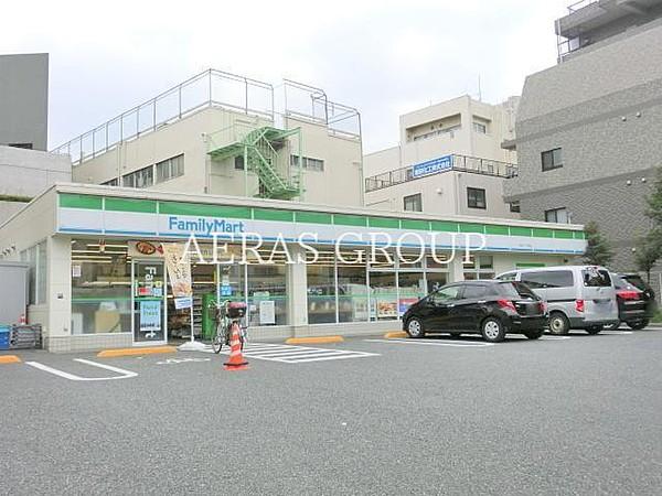 【周辺】ファミリーマート小豆沢一丁目店 782m