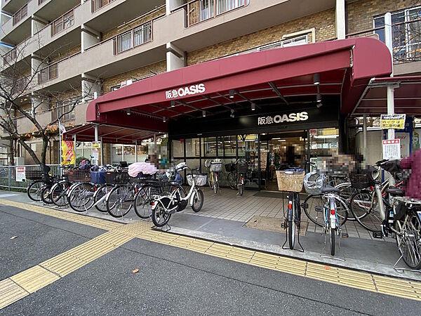 【周辺】【スーパー】徒歩５分のところにある「阪急オアシス茨木東奈良店」です。近くにスーパーがあると、買い忘れがあったときや急な来客のときなどに便利ですね。営業時間は１０時から２２時まで、遅くまで開いています