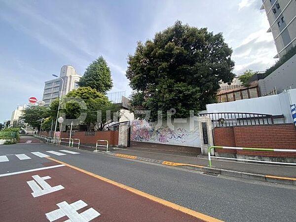 【周辺】私立瀧野川女子学園中学校 徒歩10分。 790m