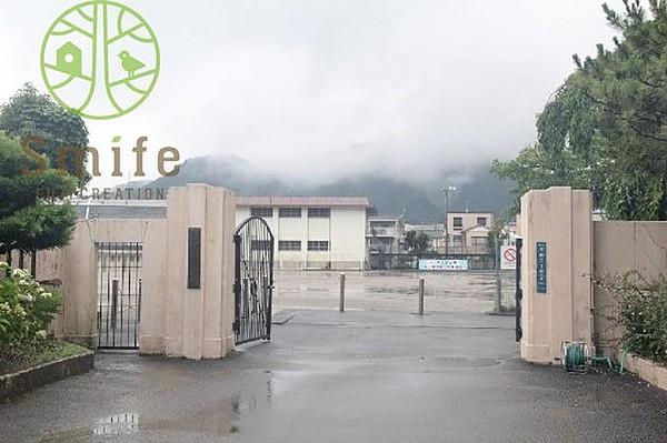 【周辺】静岡市立籠上中学校 徒歩10分。 740m