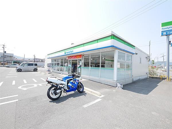 【周辺】ファミリーマート上曽根新町店(1、390m)