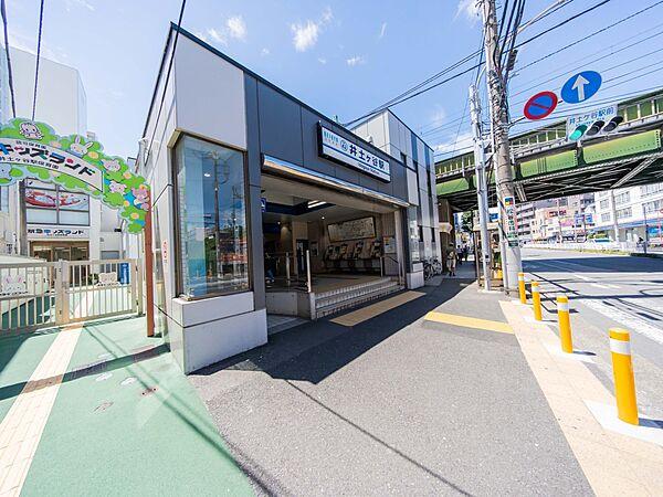 【周辺】京急線「井土ヶ谷」駅　320m　急行停車駅。「横浜」駅までは乗車7分（急行利用）で到着。駅前にはスーパーなどがあります。   