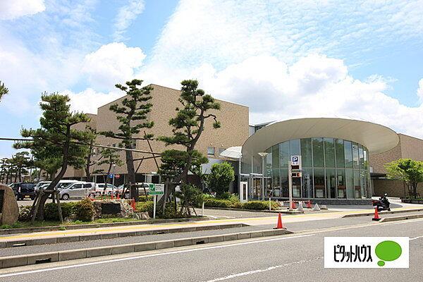 【周辺】図書館「新潟市立中央図書館まで408m」