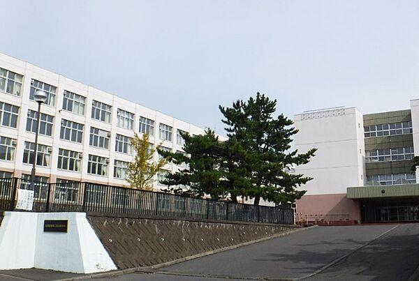 【周辺】高校「北海道室蘭工業高校まで1284m」