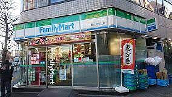 【周辺】ファミリーマート新宿五丁目店