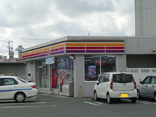 【周辺】ファミリーマート 豊田町弥藤太島店（263m）