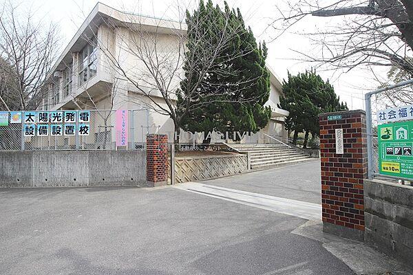 【周辺】北九州市立中井小学校（432m）