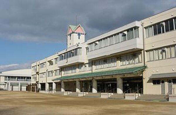【周辺】岡山市立清輝小学校（636m）