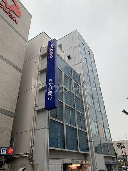 【周辺】みずほ銀行市川支店 徒歩14分。 1060m