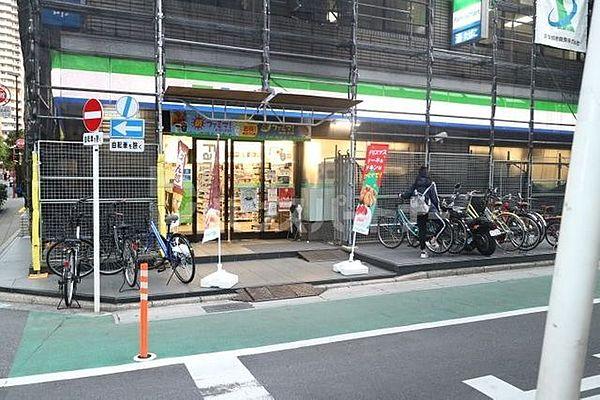 【周辺】ファミリーマート市川駅西店 徒歩5分。 330m
