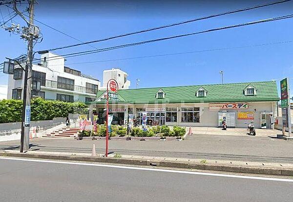 【周辺】マルエツ矢切駅前店 徒歩8分。 580m