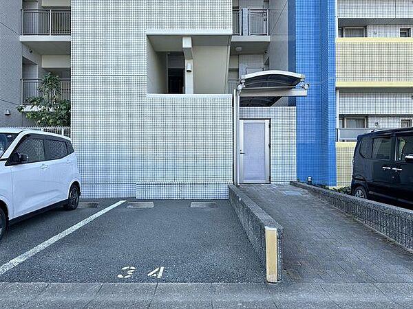 【駐車場】駐車場は、出てすぐなので利便性が良いですね♪