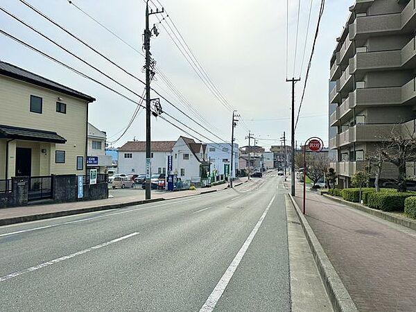 【外観】広沢のメイン道路に面しているので、道が狭くて困ることはありません。