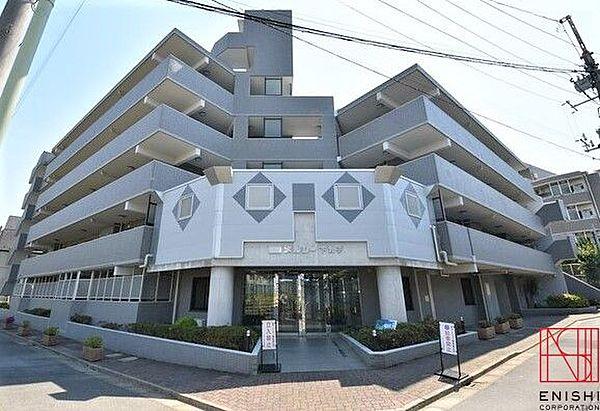【外観】総戸数30戸、地上5階建ての3階部分。東急多摩川線「下丸子」駅徒歩4分でアクセス良好です。