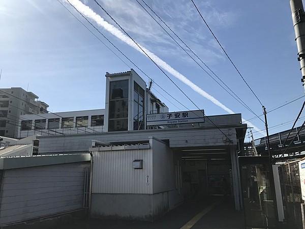 【周辺】子安駅　ここから徒歩7分にニックハイム東神奈川があります　小さな駅に見えますが学生が多く利用する駅です