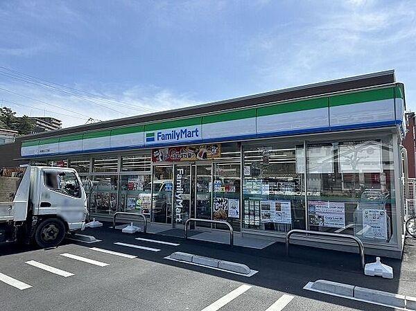 【周辺】ファミリーマート浜松鴨江2丁目店 530m