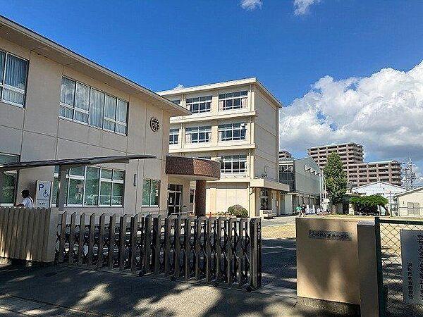 【周辺】浜松市立佐藤小学校 830m