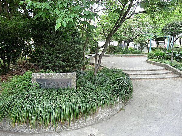 【周辺】本山前桜公園　530ｍ