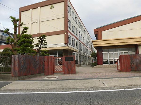 【周辺】山田中学校 徒歩 約22分（約1700m）