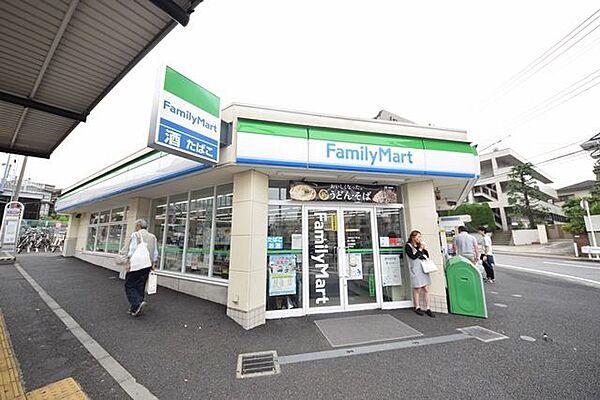 【周辺】ファミリーマート鶴ヶ峰二丁目店 640m