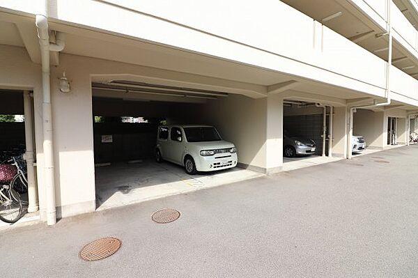 【駐車場】駐車スペースもあります