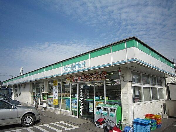 【周辺】ファミリーマート 姶良西餅田店（365m）