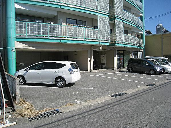 【駐車場】