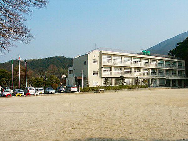 【周辺】篠栗町立篠栗小学校（861m）