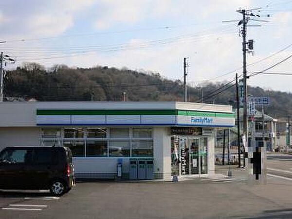 【周辺】ファミリーマート 八本松駅前店464m