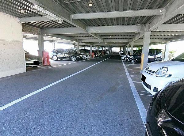 【駐車場】駐車しやすい駐車場です。