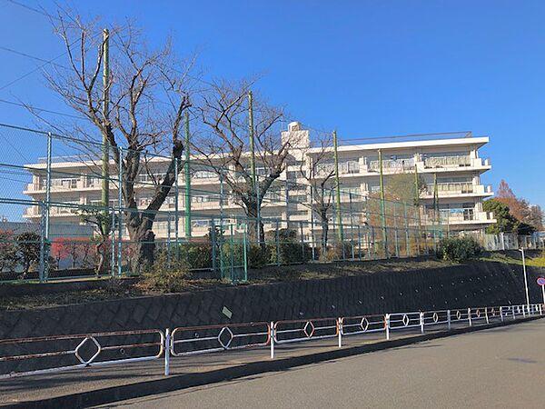 【周辺】平戸台小学校　徒歩2分です。2022年12月撮影