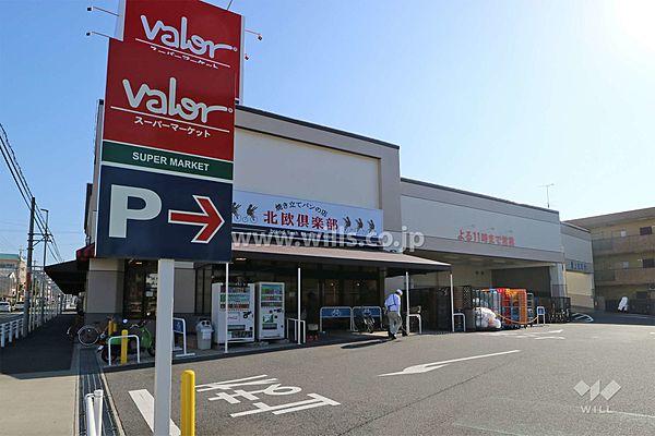 【周辺】地下鉄鶴舞線「いりなか」駅の1番出口から北東へ徒歩7分（約500m）のところにあります。食料品を取り扱うスーパー。