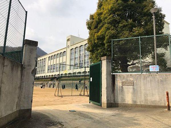 【周辺】【中学校】神戸市立布引中学校まで1702ｍ