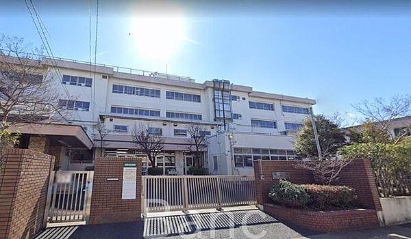 【周辺】板橋区立高島第一中学校 徒歩7分。 530m