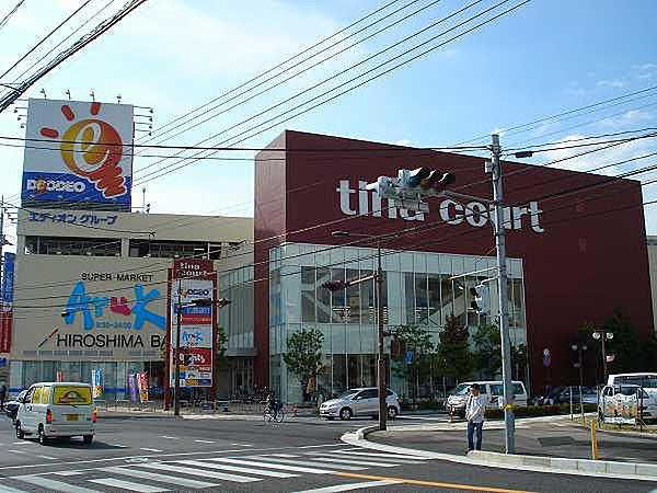 【周辺】【ショッピングセンター】tina　court(ティナコート)まで438ｍ