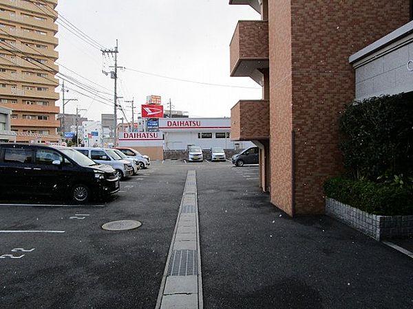 【駐車場】大坪交差点そばで、ゆめタウン東広島店へ徒歩7分。