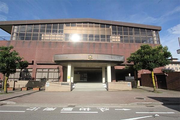 【周辺】金沢市立中央小学校（631m）