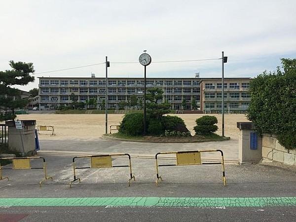 【周辺】岡崎市立竜海中学校 徒歩26分。　 2050m