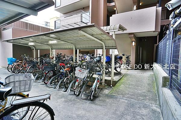【駐車場】■マンション周辺は平坦道なので、小回りのきく自転車での移動もラクラクですよ！■駐輪スペースが決まっているので、帰ってきたら自転車を置く場所がない・・・なんて心配もありません！