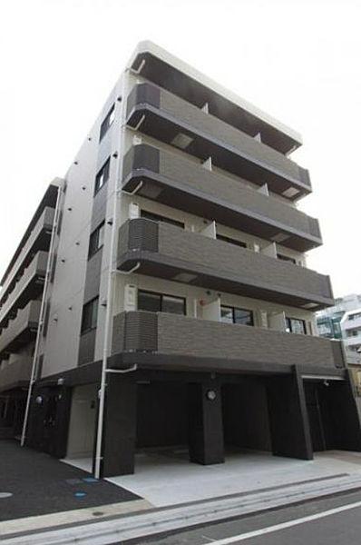 【外観】2011年8月築、地上5階建て、総戸数38戸の高級分譲マンションです。