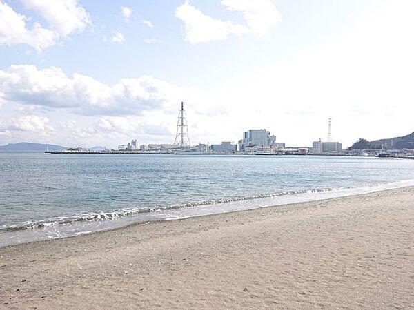 【周辺】マンションから徒歩2分にある久里浜海岸。