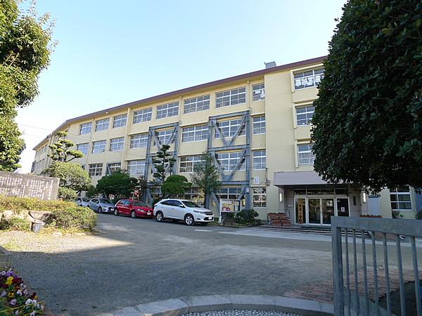 【周辺】福岡市立長尾小学校（840m）